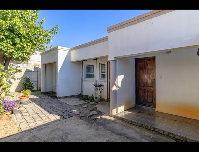 2 BEDROOM HOUSE FOR SALE IN CRESSLAWN